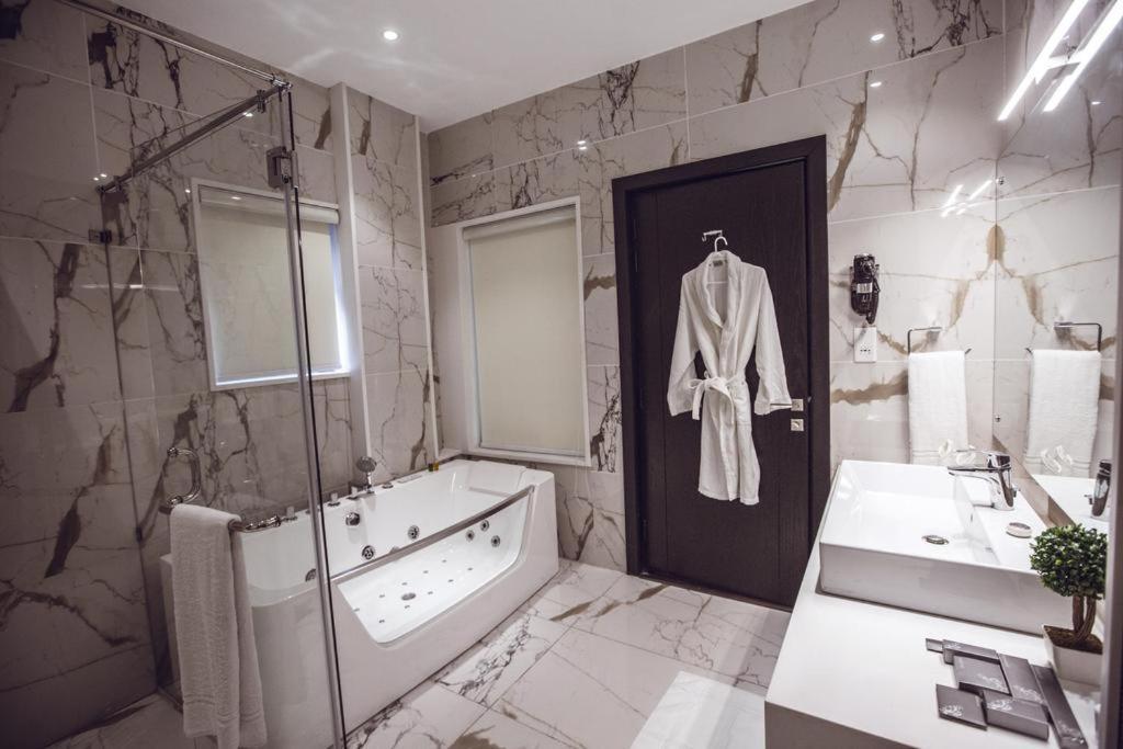 Grand Ittehad Boutique Hotel Lahore Exteriör bild