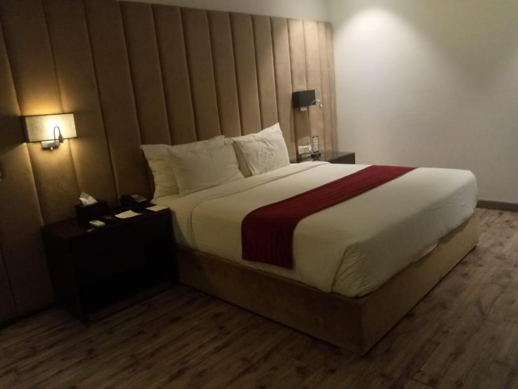 Grand Ittehad Boutique Hotel Lahore Exteriör bild